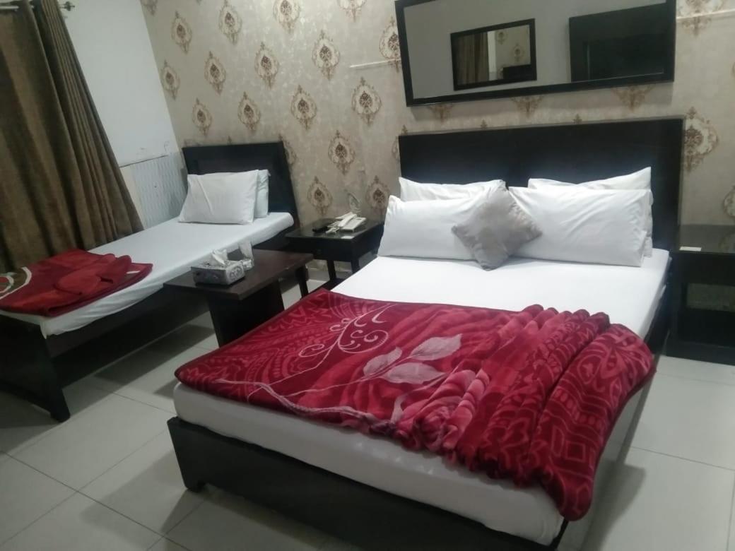 Hotel Silver Sand Multan Buitenkant foto